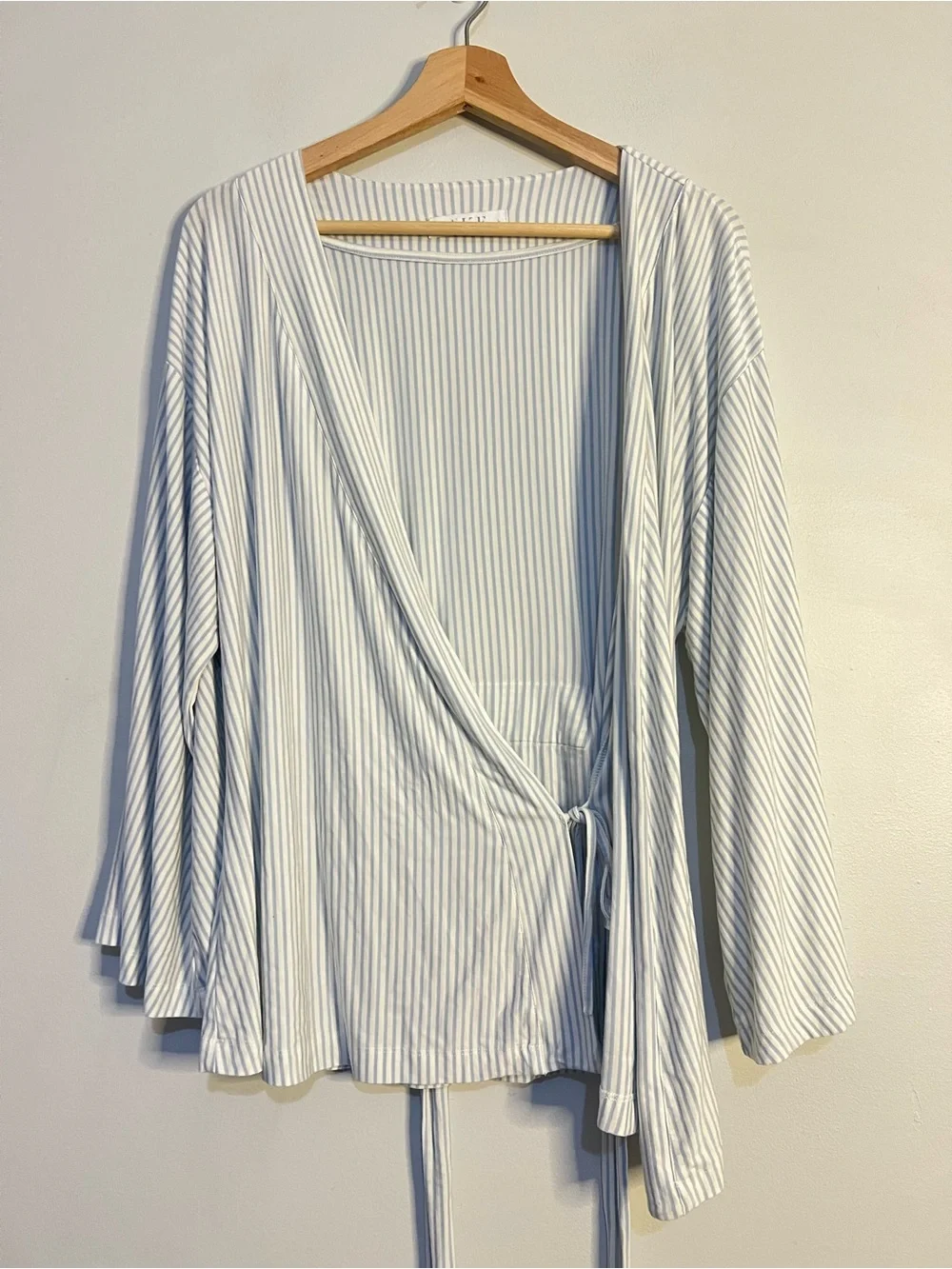 Lake Kimono Striped Wrap Pajama Top - Light  blue size large - Picture 3 of 9